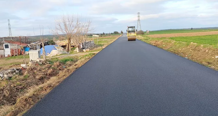 Köy yollarında asfalt çalışması sürüyor