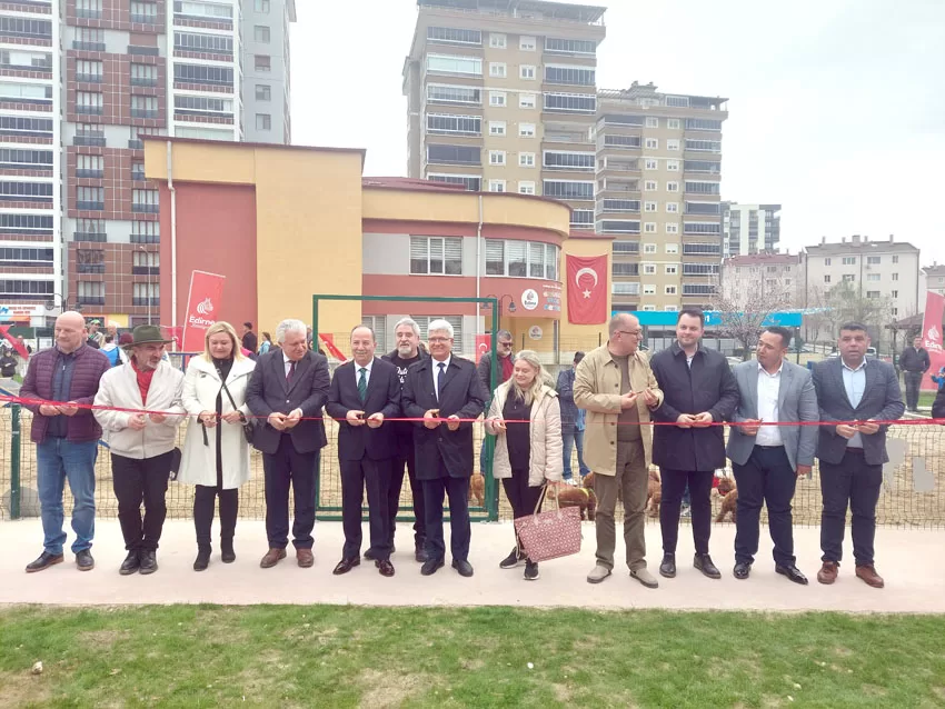 Köpeklere özel ‘Pati Park’ açıldı