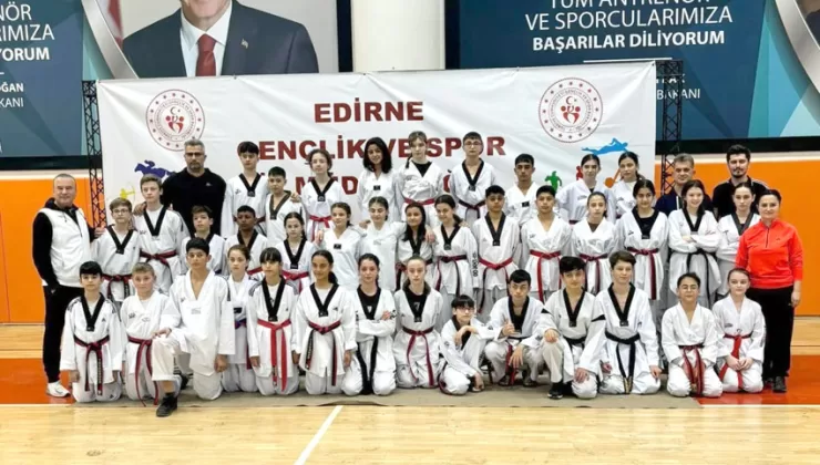 Genç Taekwondocular birincilik mücadelesi verdi