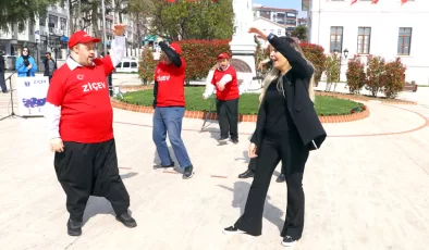 Tekirdağ’daki farkındalık etkinliğinde down sendromlu öğrenciler dans gösterisi sundu