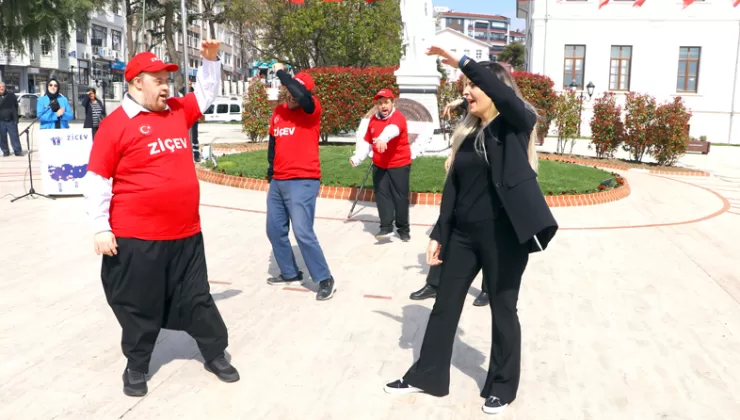Tekirdağ’daki farkındalık etkinliğinde down sendromlu öğrenciler dans gösterisi sundu