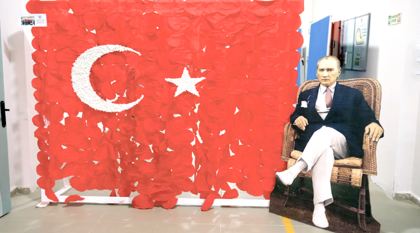 Kırklareli’nde down sendromlu öğrencilerden “Bayrak” sergisi