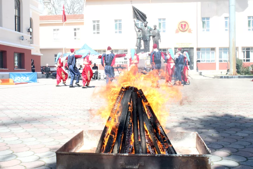 Edirne Lisesi’nde renkli Nevruz