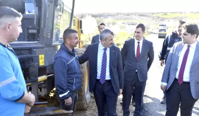 Edirne İl Özel İdaresinin köy yollarındaki sıcak asfalt çalışmaları sürüyor