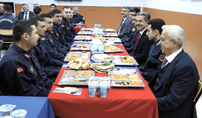 Kırklareli Valisi, jandarma personeli ile iftar yaptı