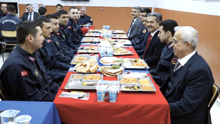 Kırklareli Valisi, jandarma personeli ile iftar yaptı