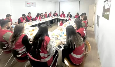 Kırklareli Valisi, Türk Kızılayı gönüllüleri ile iftar programında buluştu