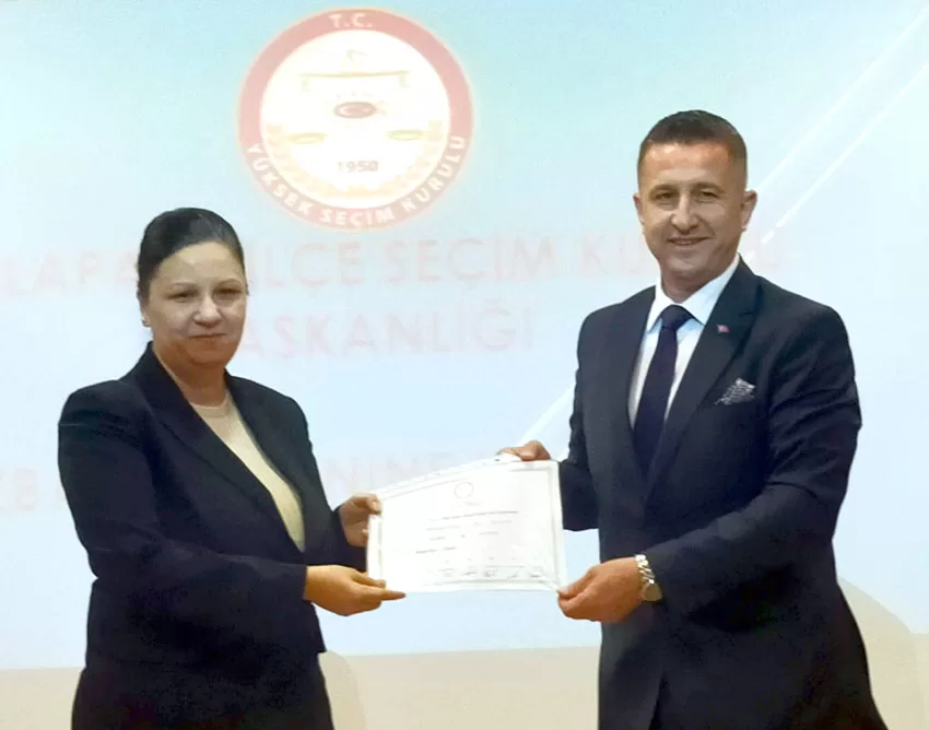 Lalapaşa’nın yeni başkanı Geldi, mazbatasını aldı