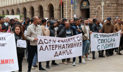 Bulgaristan’da Mantar Toplayıcıları’nda Parlamento önünde protesto