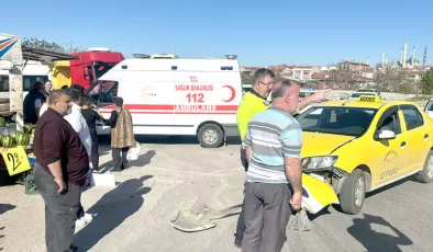 Edirne’de taksi ve otomobilin çarpıştığı kazada 1 kişi yaralandı