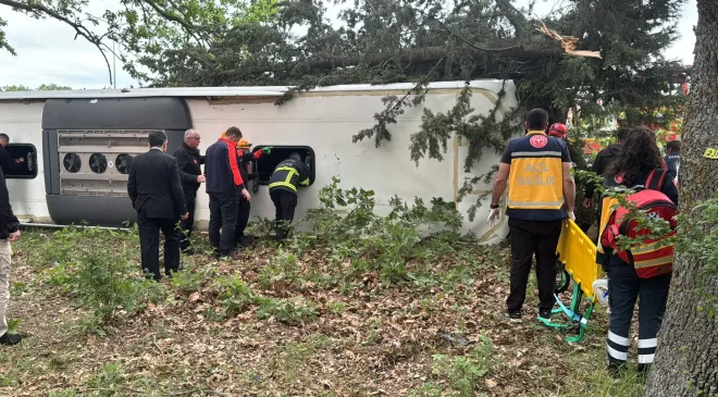 Kırklareli’nde devrilen yolcu otobüsündeki 11 kişi yaralandı