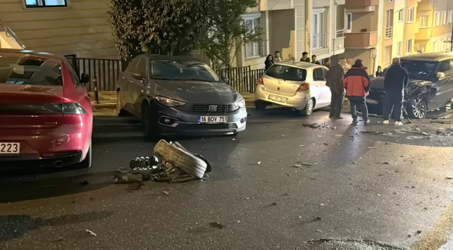 İstanbul’da kontrolden çıkan araç, park halindeki 14 araca çarptı