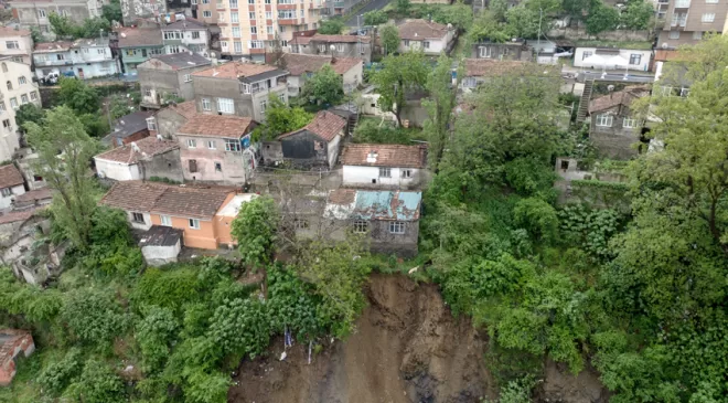 İstanbul’da toprak kayması: 30 ev boşaltıldı