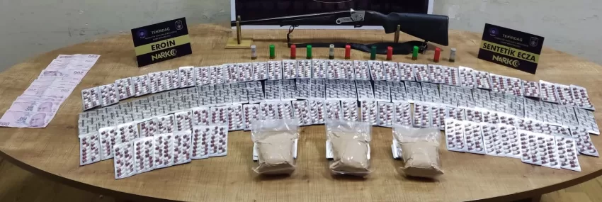 Tekirdağ’da bir evde 1 kilo 60 gram eroin, bin 568 uyuşturucu hap ele geçilirdi