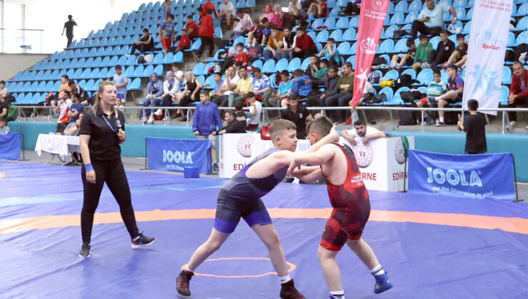 Okullar Arası Güreş Türkiye Şampiyonası Edirne’de başladı