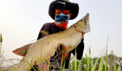 Kırklareli’nde amatör balıkçı 1 metre uzunluğunda turna balığı tuttu