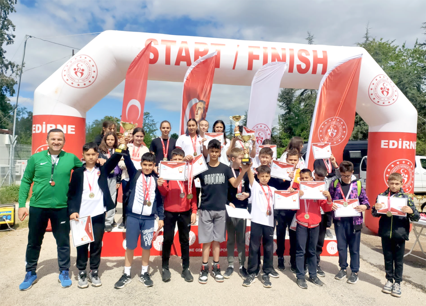 Edirne’de okullar arası bisiklet yol yarışı yapıldı