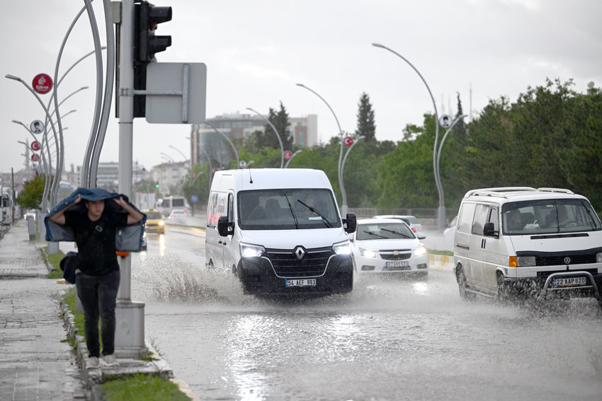 Edirne’de sağanak etkili oldu