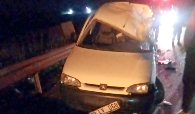 Kırklareli’nde TIR ile hafif ticari aracın çarpıştığı kazada 2 kişi yaralandı
