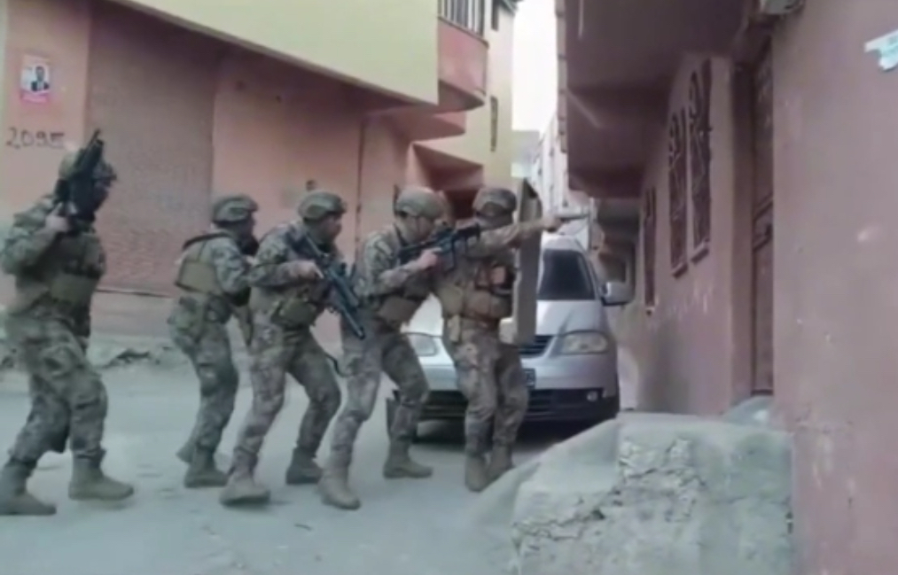 “Bozdoğan-30” operasyonlarında 147 bölücü terör örgütü şüphelisi yakalandı