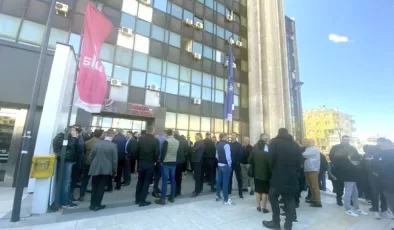 Kosova’da posta çalışanlarında protes toeylemi