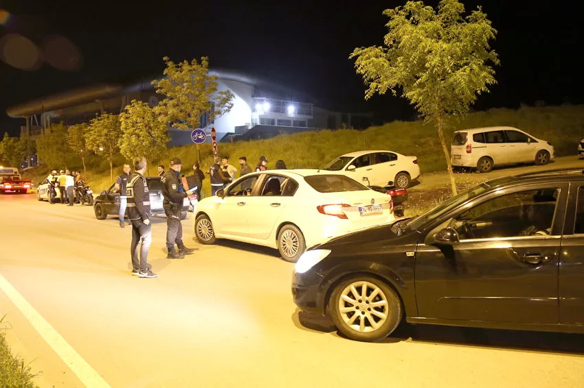 Polis ekipleri 210 aracı denetledi