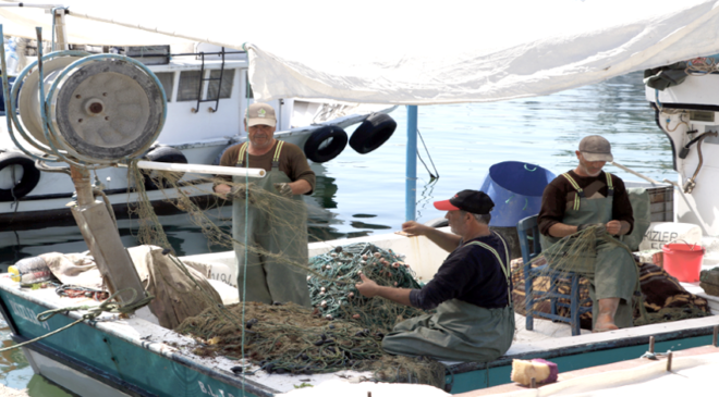 Kıyıya çekilen balıkçılar yeni av sezonuna hazırlanacak
