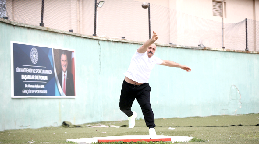 Gülle atmada 4 kez Türkiye şampiyonu olan sporcunun gözü uluslararası başarılarda