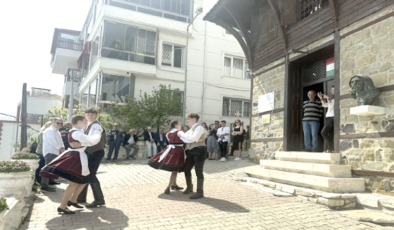 Tekirdağ’ı gezen Macar öğrenciler, halk oyunları gösterisi sundu