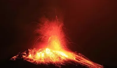 Endonezya’daki Ruang Yanardağında patlama