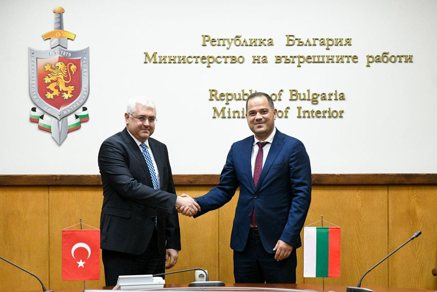 Büyükelçi Uyanık ilk resmi ziyaretini Bakan Stoyanov’a yaptı
