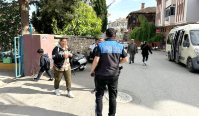 Edirne’de polis okul çevrelerinde denetimlerini sürdürüyor