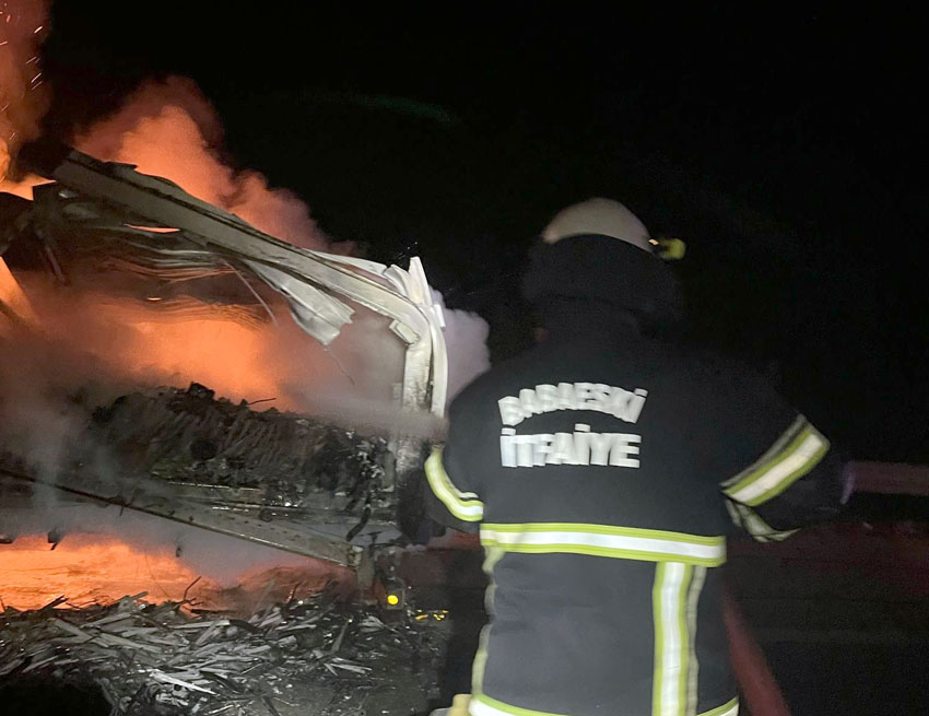 Kırklareli’nde seyir halinde alev alan TIR kullanılamaz hale geldi