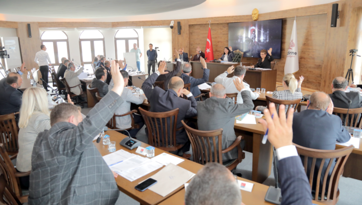 Mecliste AK Parti’den 3 üye MHP’ye geçti