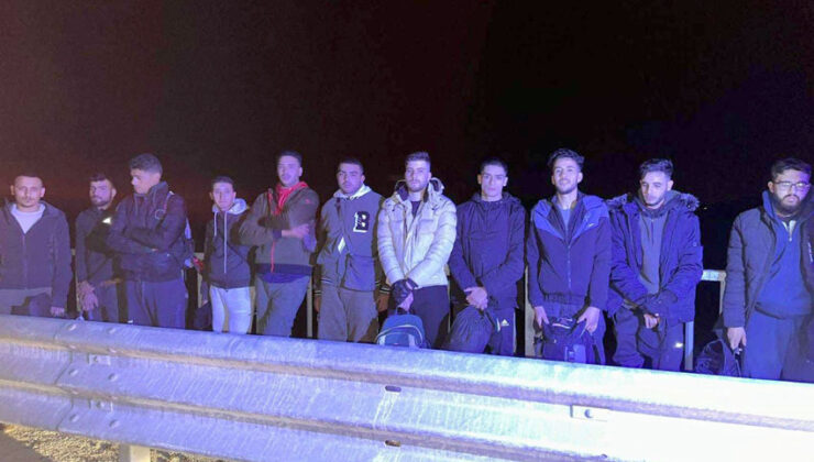 21 göçmen ile 2 göçmen kaçakçısı yakalandı