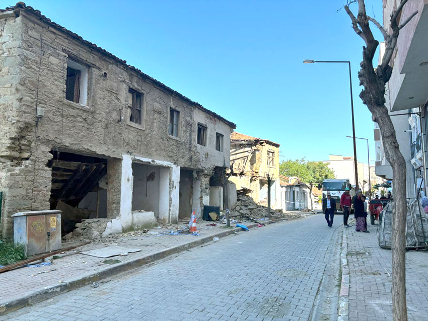 Kesan Metruk Bina 1 - Keşan’da metruk binalar huzur ve güvenlik için yıkılıyor