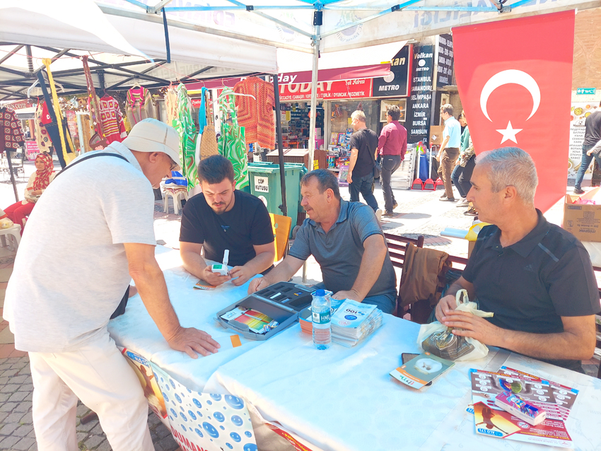 Gençlere sigara uyarısı: “Dedeyi ara!”