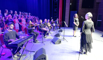 Tekirdağ’da Roman öğrenciler ve öğretmenlerinden oluşan koro konser verdi