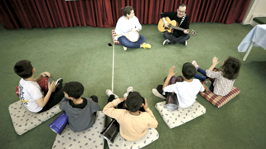 Gelir uzmanı müzisyen, dezavantajlı çocuklara ritim eğitimi veriyor