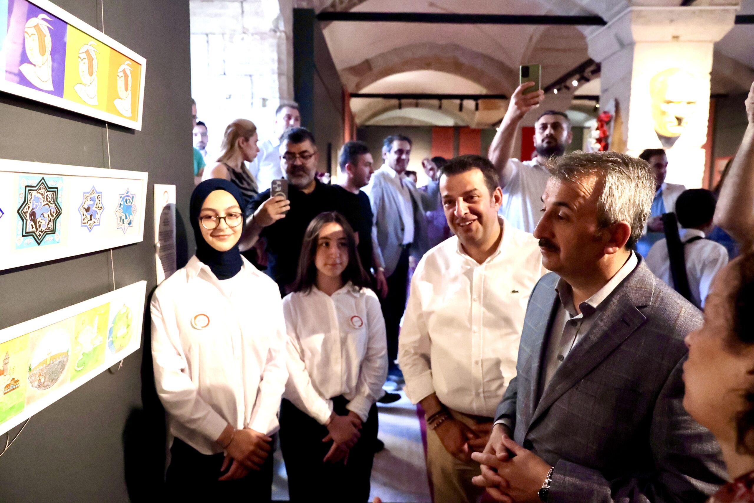 Edirne’de “MİM Kuşağı’nın Ufku” sergisi açıldı