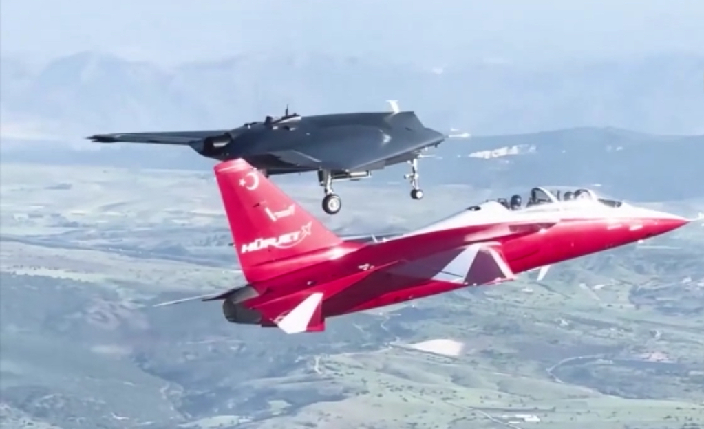ANKA III, HÜRJET ile kol uçuşu yaptı