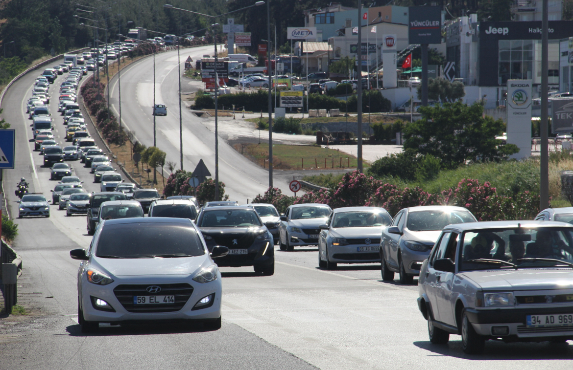 Tekirdağ-İstanbul kara yolunda bayram tatili dönüş yoğunluğu