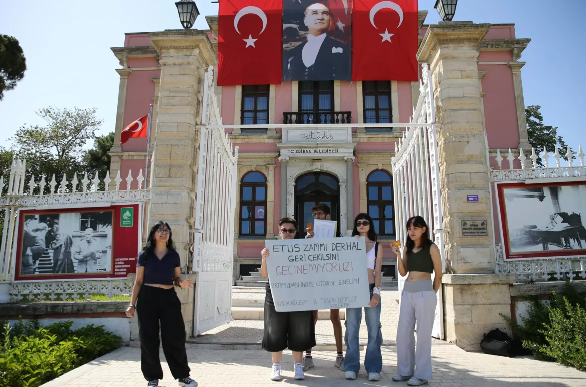Edirne’de üniversite öğrencileri ulaşım zammını protesto etti