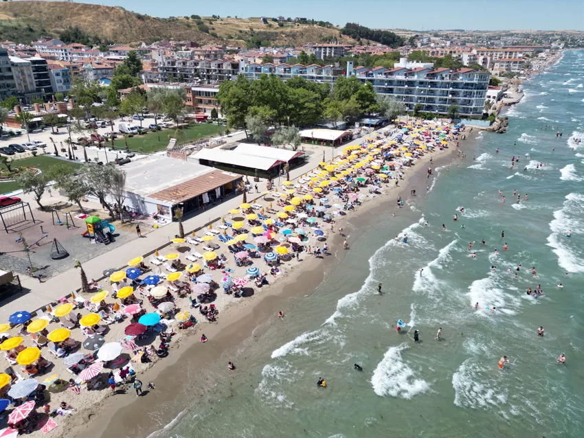 Edirne ve Tekirdağ’da tatilciler sahilleri doldurdu