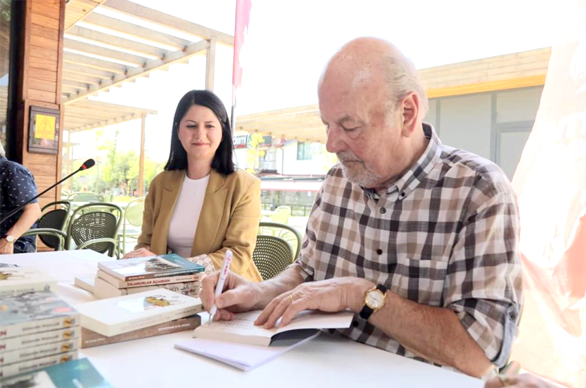 Kitap Kafe’de ilk imza günü