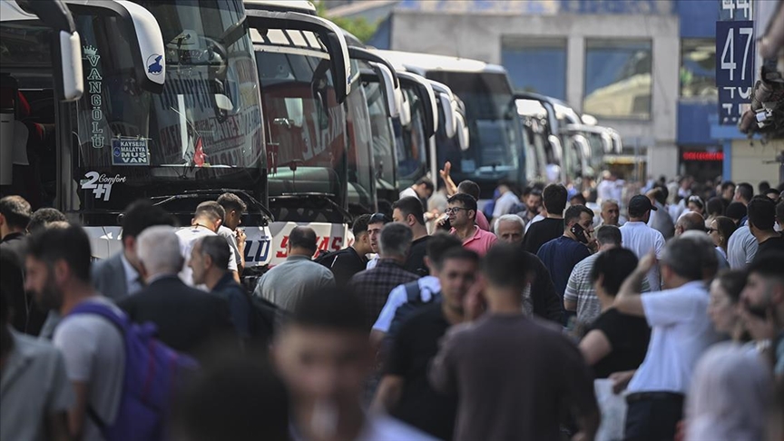 Kurban Bayramı tatili dolayısıyla otobüs ve uçak biletleri satışlarında büyük artış