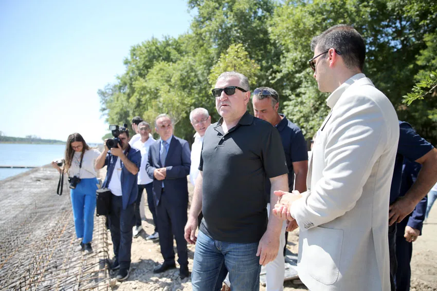 Gençlik ve Spor Bakanı Bak, Meriç Nehri’ne kurulan kürek parkurunu inceledi