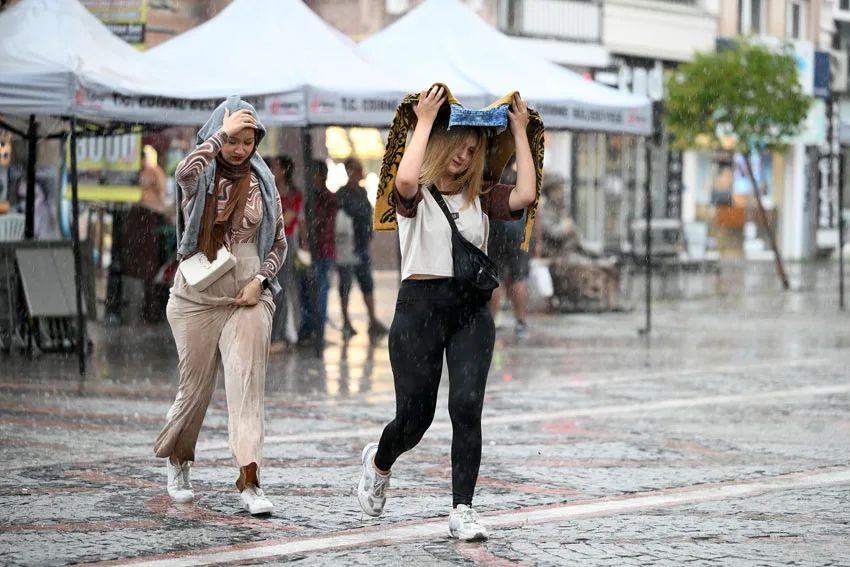 Edirne’de sağanak etkili oldu