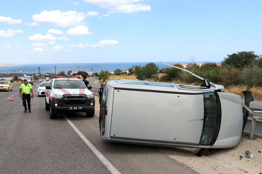 Tekirdağ’da devrilen araçtaki 2 kişi kazadan yara almadan kurtuldu