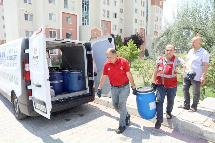 Belediyeden çevre dostu kampanya: Atık yağ getirene ayçiçek yağı